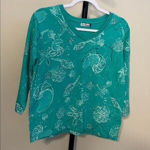 Sun Bay Top Green V Neck Shell Print 3/4 Sleeve Cotton Medium Petite